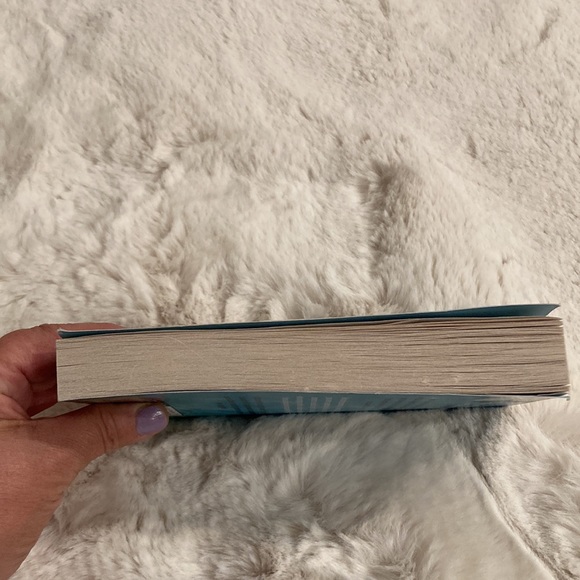 📚 COLLEEN HOOVER book. - Picture 5 of 9